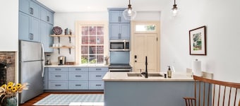 301 on Hancock - One Bedroom Apartment, Sleeps 4