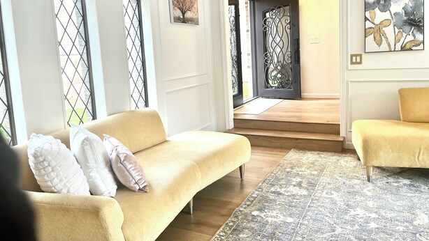TV, books - Dallas Cottage in Lux (Dallas)