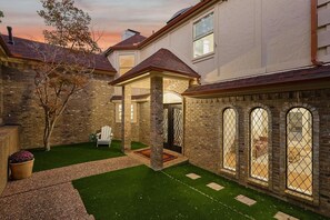 Exterior - Dallas Cottage in Lux (Dallas)