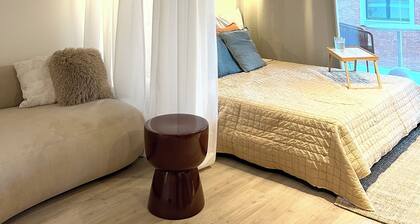 Style apartment, 10 min from the Center, with AC and free parking