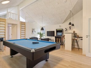 House | Game room