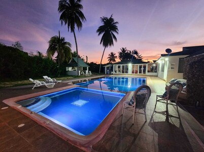 Casa Club Caminos del Peñón ( Ricaurte Cundinamarca )