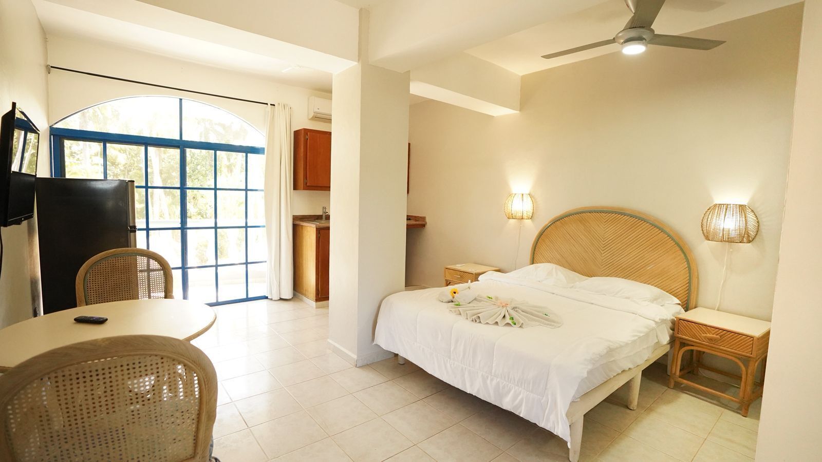 Single Room, Balcony, Pool View | In-room safe, laptop workspace, blackout drapes, free WiFi
