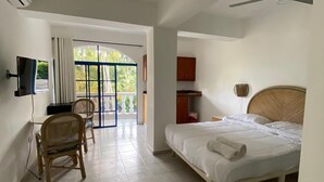 In-room safe, laptop workspace, blackout curtains, free WiFi - Hotel El Koaba (Cabarete)