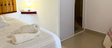 1 slaapkamer, een bureau, gratis wifi, beddengoed