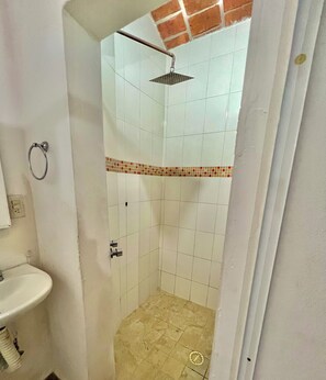 Asciugamani, sapone, carta igienica