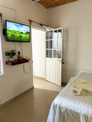 1 bedroom, desk, free WiFi, bed sheets
