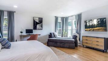 4 camere, una scrivania, ferro/asse da stiro, culla da viaggio