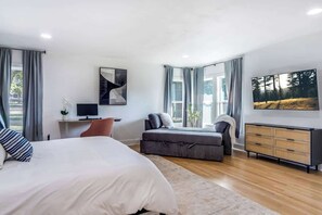 4 bedrooms, desk, iron/ironing board, travel cot