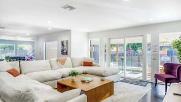 TV, caminetto, videogiochi, studio