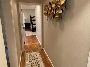 2 chambres, fer et planche à repasser, Wi-Fi, draps fournis