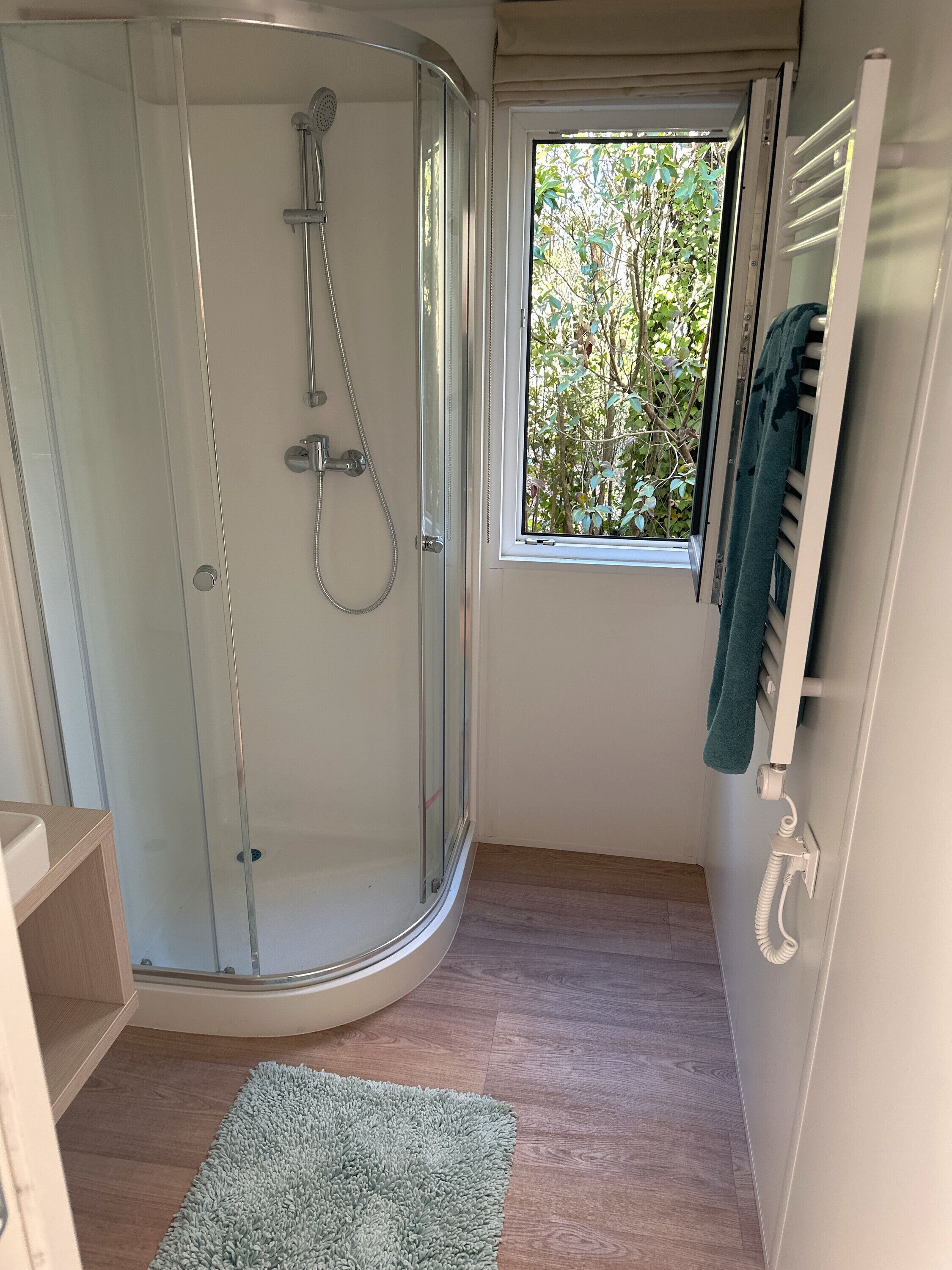 Douche, serviettes fournies