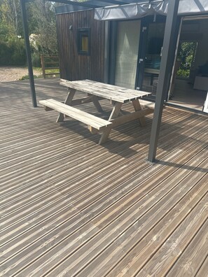 Outdoor dining - Holiday Home 'Domaine 3016' with Shared Pool, Wi-Fi and Air Conditioning (Roquebrune-sur-Argens)