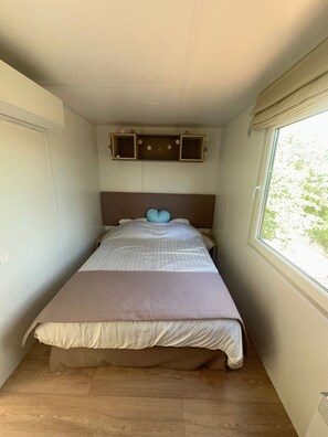 2 bedrooms, free WiFi, bed sheets - Holiday Home 'Domaine 3016' with Shared Pool, Wi-Fi and Air Conditioning (Roquebrune-sur-Argens)