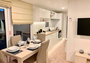 Dining - Holiday Home 'Domaine 3016' with Shared Pool, Wi-Fi and Air Conditioning (Roquebrune-sur-Argens)