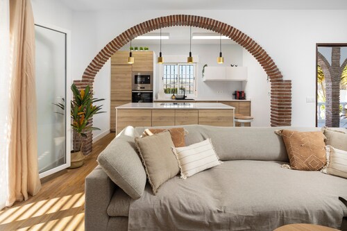 Holiday Home 'Ìtaca' with Lake View, Wi-Fi and Air Conditioning