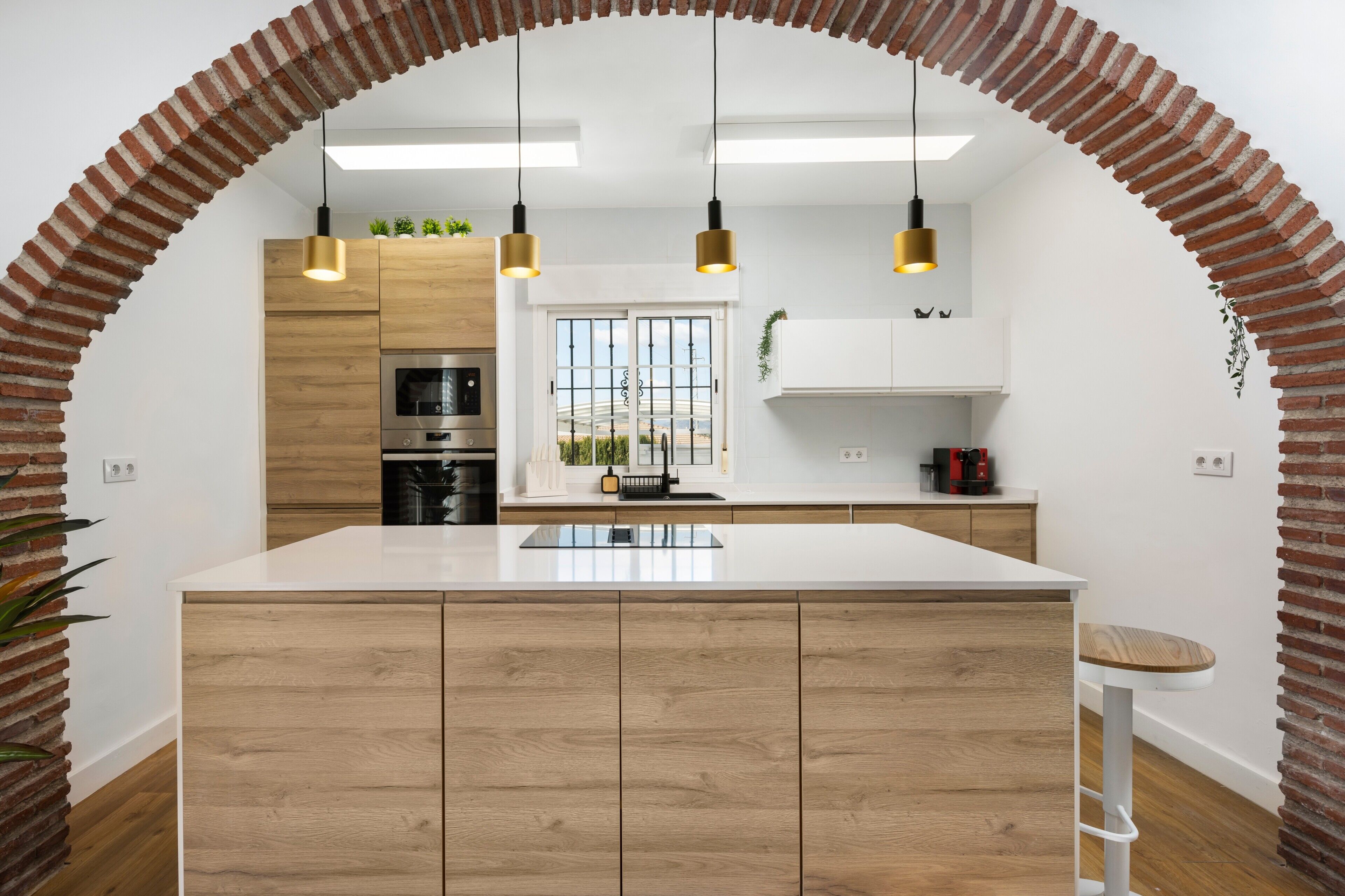 Kylskåp, mikrovågsugn, ugn och spishäll