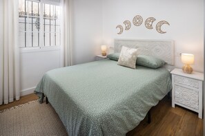 3 bedrooms, free WiFi - Holiday Home 'Ìtaca' with Lake View, Wi-Fi and Air Conditioning (Alcaucin)