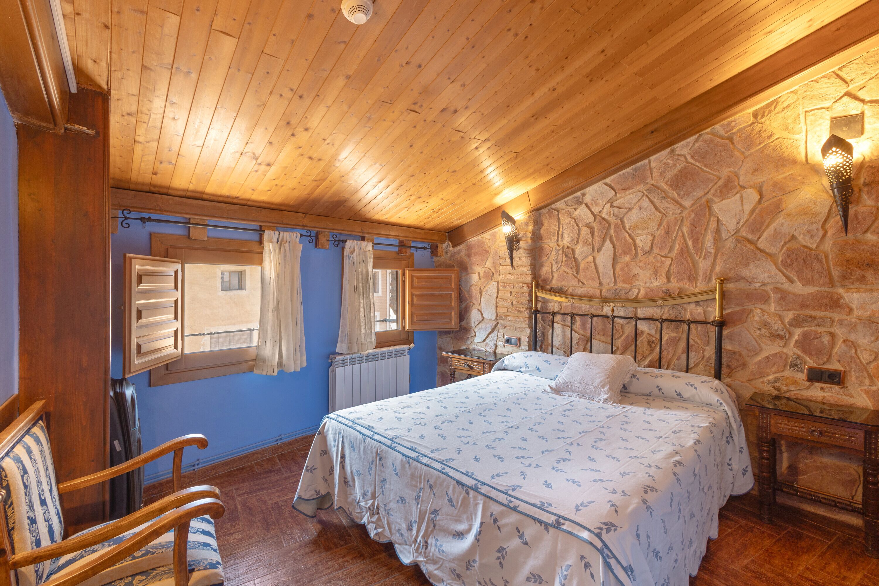 2 slaapkamers, een strijkplank/strijkijzer, gratis wifi, beddengoed