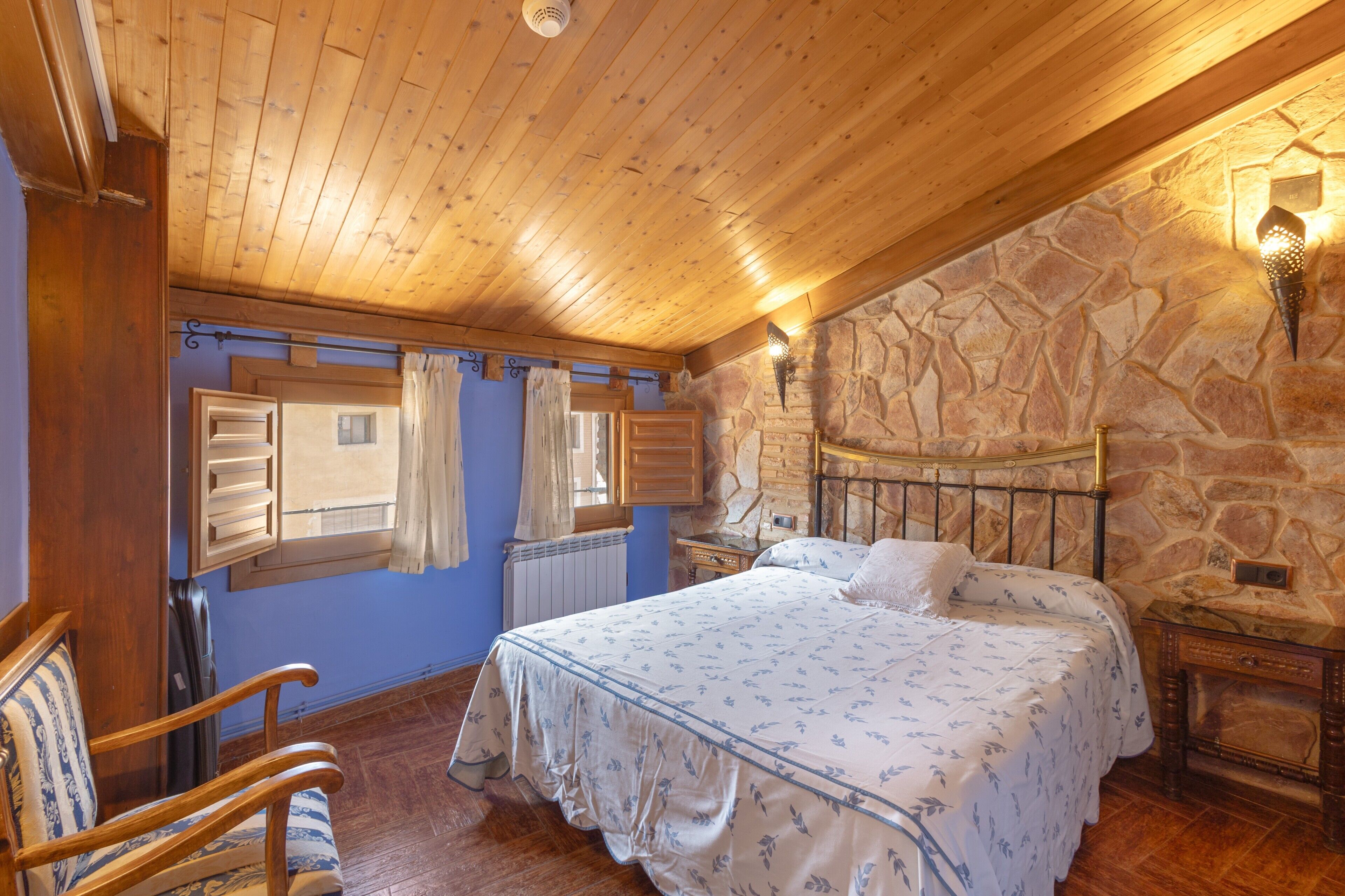 2 habitaciones, tabla de planchar con plancha y wifi gratis 