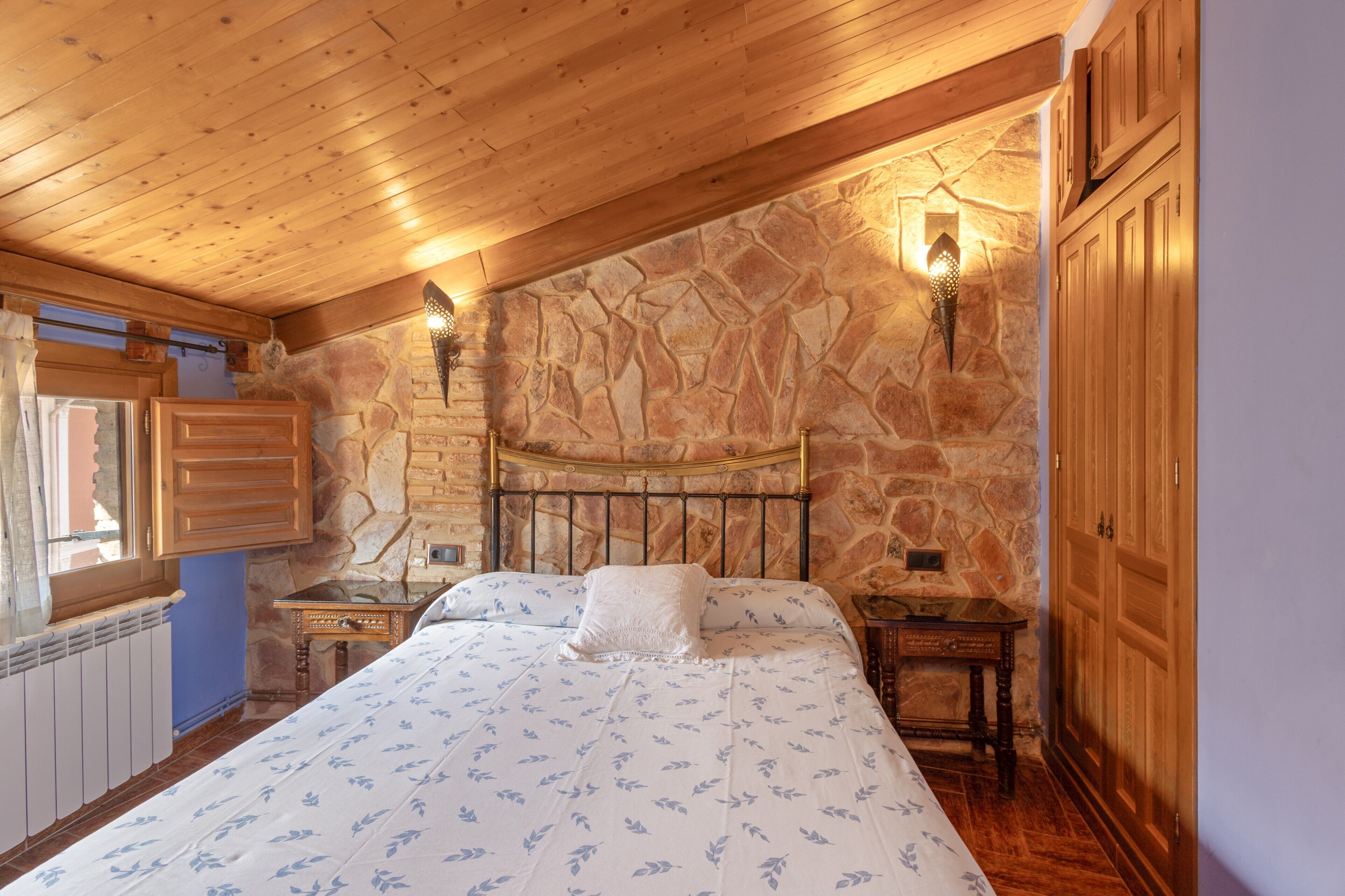 2 dormitorios, tabla de planchar con plancha, wifi gratis y ropa de cama