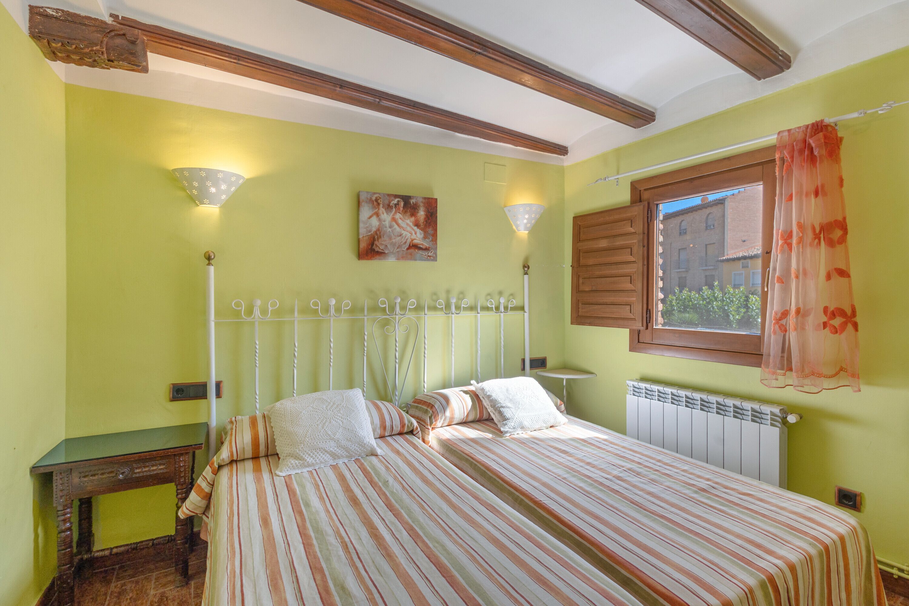 2 slaapkamers, een strijkplank/strijkijzer, gratis wifi, beddengoed