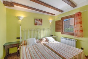 2 bedrooms, iron/ironing board, free WiFi, bed sheets - Apartment 'Melihah' with Wi-Fi and Air Conditioning (Daroca)