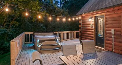 Gated Community Log Cabin 45 minutes to Asheville Hot Tub and Outdoor Fireplace