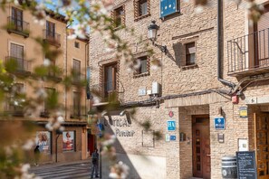 Exterior - Apartment 'Apartamento Rica' with Private Terrace, Wi-Fi and Air Conditioning (Daroca)