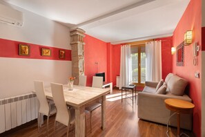 TV, DVD player - Apartment 'Apartamento Rica' with Private Terrace, Wi-Fi and Air Conditioning (Daroca)