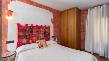 1 habitación, tabla de planchar con plancha, wifi gratis y ropa de cama