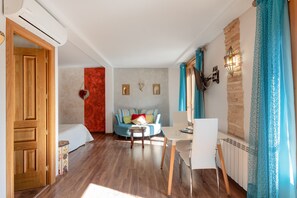 1 dormitorio, tabla de planchar con plancha, wifi gratis y ropa de cama
