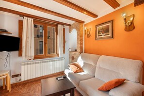 TV - Apartment 'Zayda' with Balcony, Wi-Fi and Air Conditioning (Daroca)