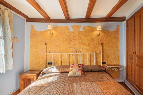 1 bedroom, iron/ironing board, free WiFi, bed sheets