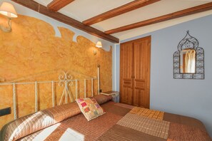 1 slaapkamer, een strijkplank/strijkijzer, gratis wifi, beddengoed