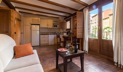 Apartment 'Zayda' with Balcony, Wi-Fi and Air Conditioning