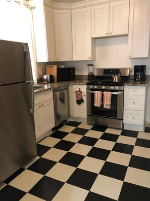 Private kitchen - Cozy & bright Bywater dream house!  (New Orleans)