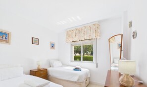 2 chambres, fer et planche à repasser, Wi-Fi gratuit, draps fournis