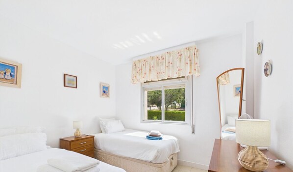 2 室のベッドルーム、アイロン / アイロン台、WiFi (無料)、ベッドシーツ