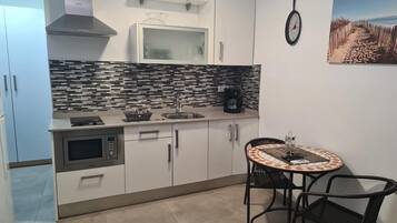 Fridge, microwave, stovetop, coffee/tea maker