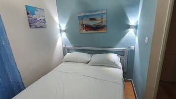 4 bedrooms, iron/ironing board, free WiFi, bed sheets