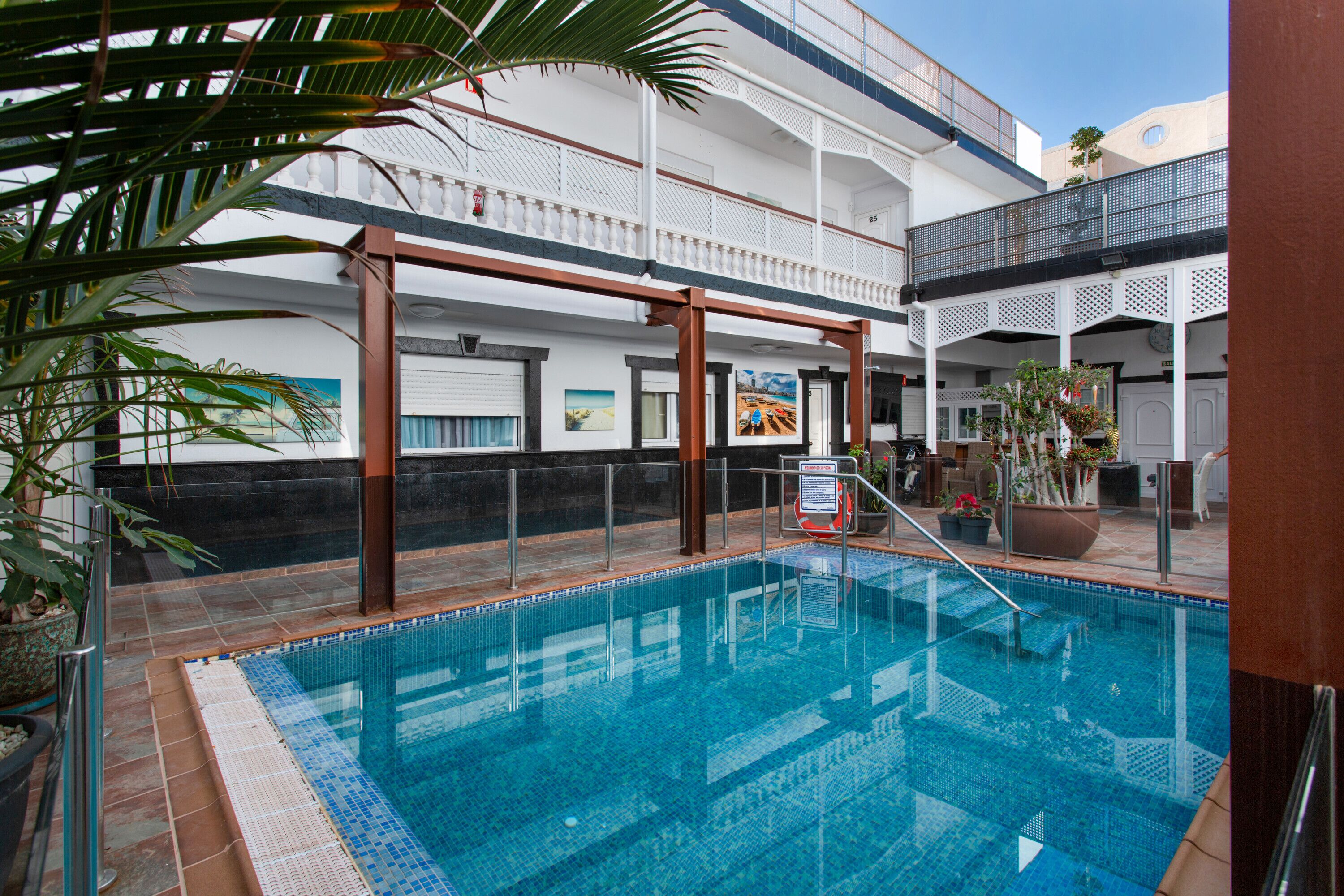 Een verwarmd zwembad