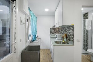 Suihku, hiustenkuivaaja, pyyhkeet