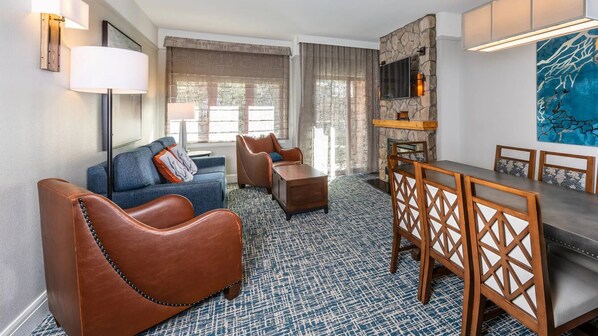 Living area - Feb. 7-10 SKI IN SKI OUT Cozy 1-bdrm resort villa with sofa bed base of heavenly (South Lake Tahoe)