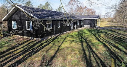 Holiday Home With Shared Kitchen & Bathroom