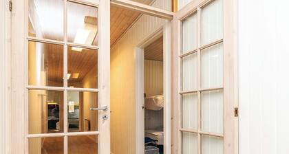 Holiday Home With Shared Kitchen & Bathroom