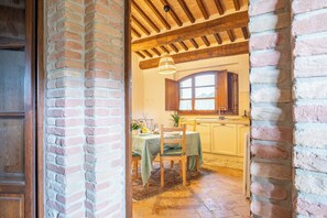 Dining - Apartment 'Tuber' with Shared Pool, Wi-Fi and Air Conditioning (Montalcino)