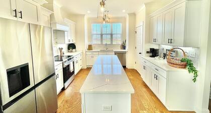 Stylish Cottage in Silo Square near Snowden Grove