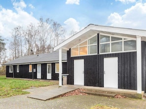 House | Exterior - Holiday Home With Shared Kitchen, Bathroom in Laeso (Læsø)
