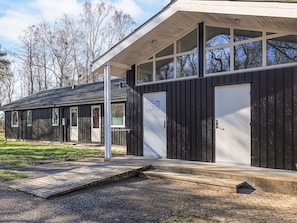House | Exterior - Holiday Home With Shared Kitchen, Bathroom in Laeso (Læsø)